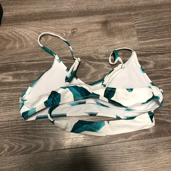 Cute Blue and White bikini (top and bottom) - Picture 3 of 6